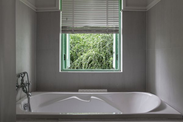 Fiberglass Tub Installation in Crestwood